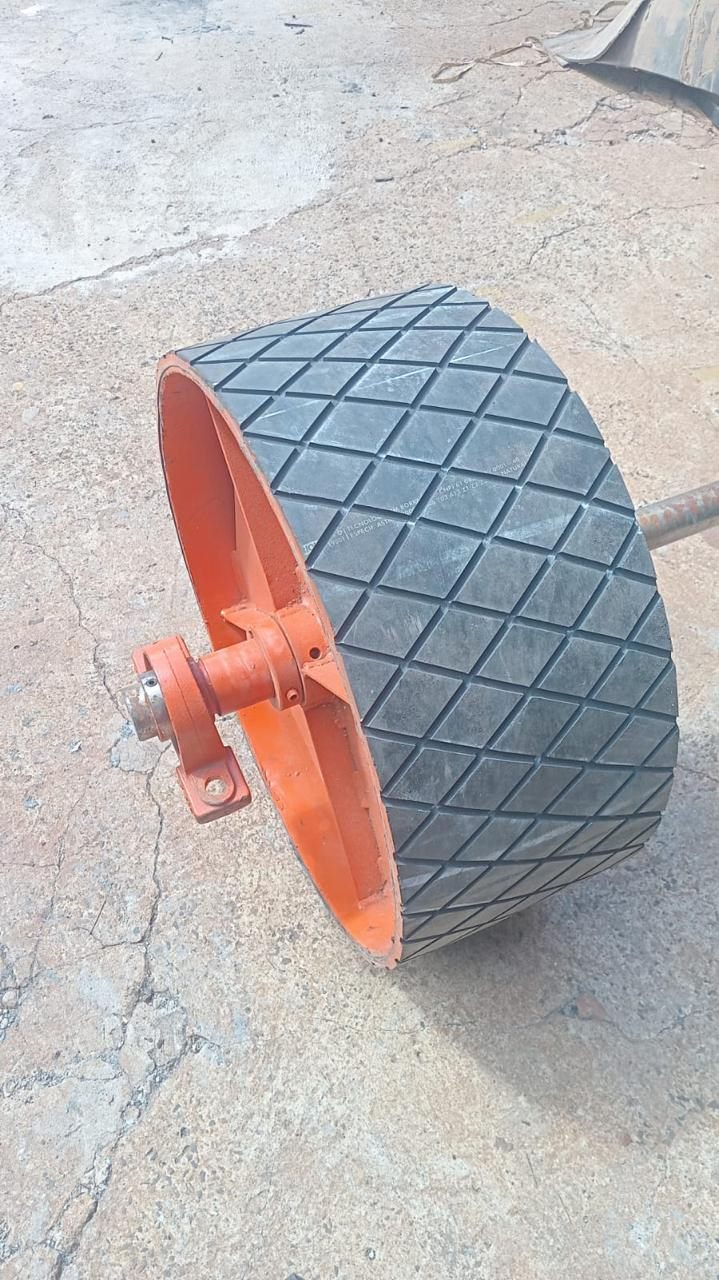 Tambor de correia transportadora revestido em borracha com acabamento frisado em diamante